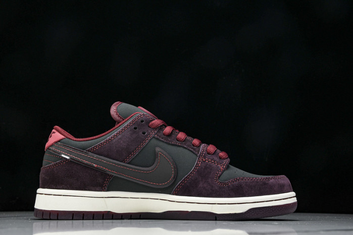 Riot Skateshop Nike SB Dunk Low FZ1289-200
