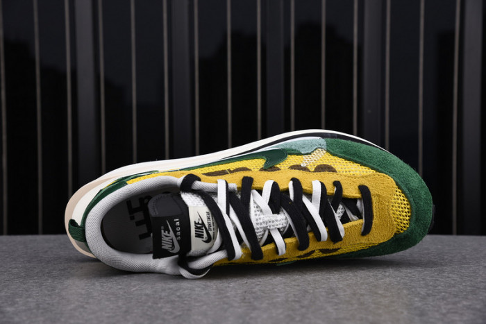nike vaporwaffle sacai tour yellow stadium green - cv1363-700
